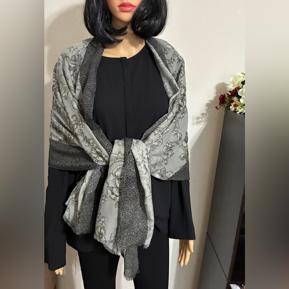 Vintage-Inspired Floral Tapestry Wrap in Silver/Charcoal 26x72 delicate fringe